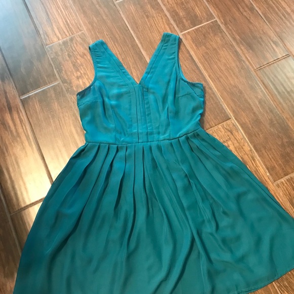 Green chiffon dress - Picture 3 of 3